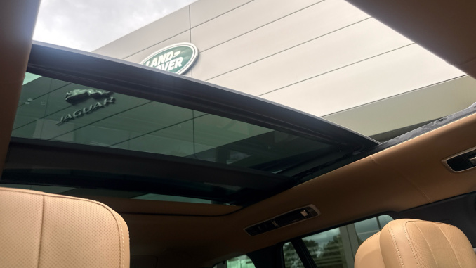 Land Rover Range Rover 3.0 D300 Autobiography 4dr Auto Diesel Estate - Image 21